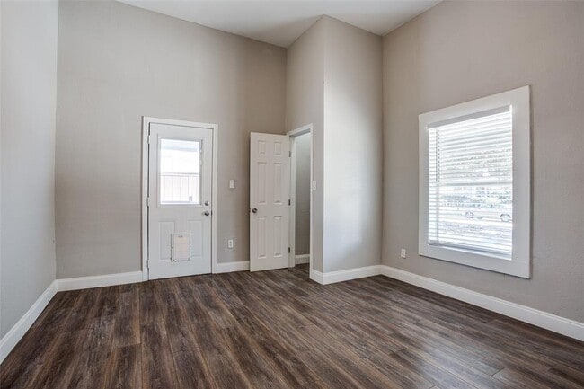 Building Photo - 5201 Eastside Ave