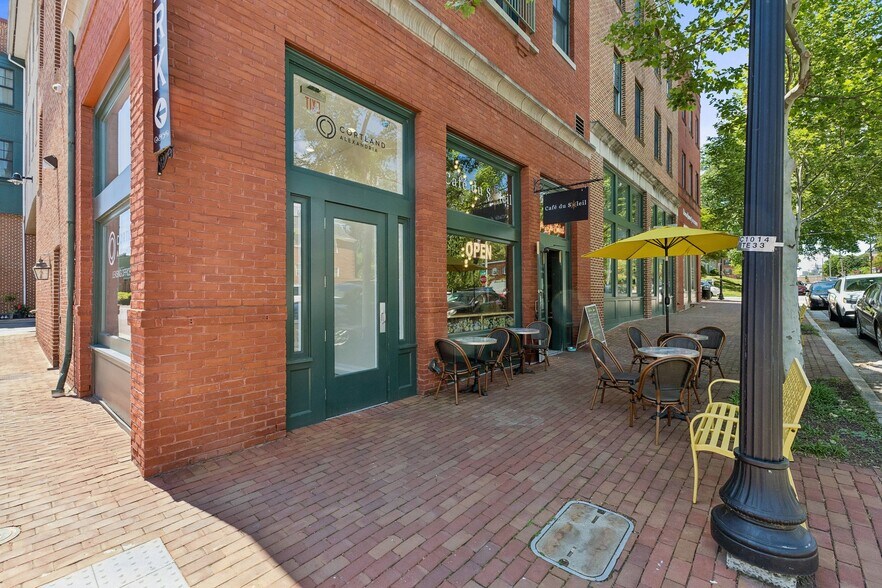 Building Photo - 715 S Washington St