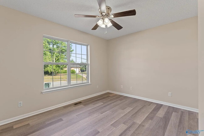 Building Photo - Coming soon!!! "Delightful 3-Bed Retreat in Huntsville with Spacious Living - 1101 Sq Ft!"
