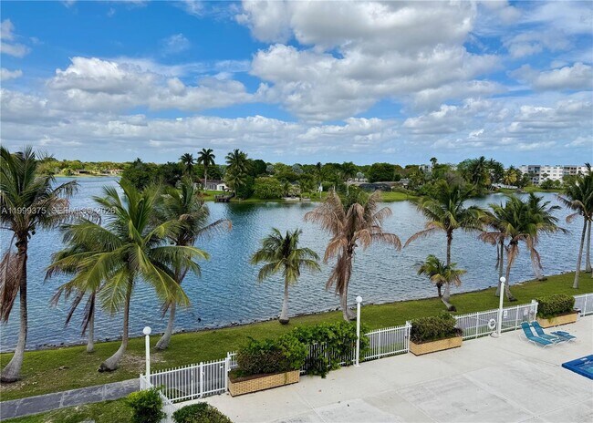 Building Photo - 14415 N Kendall Dr