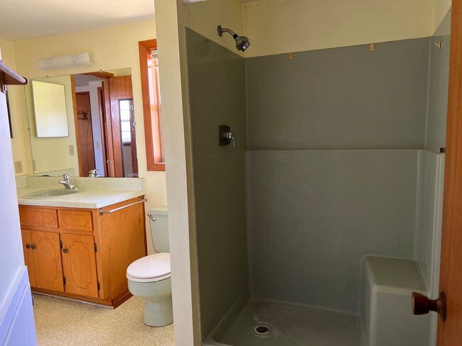 Building Photo - 3BR/2BA Available NOW- Napier Field