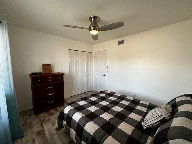Building Photo - Furnished 3 Bedroom Condo across from Golf...