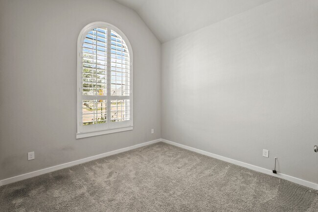 Building Photo - 2503 Heritage Park Dr