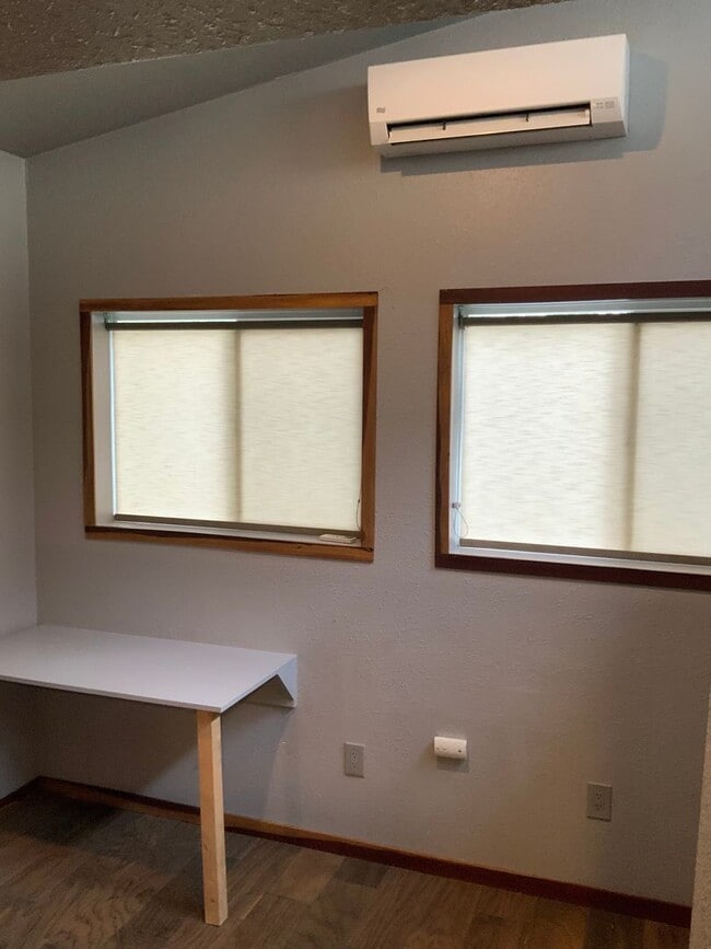 Building Photo - Studio "Tiny Home" in SE Eugene