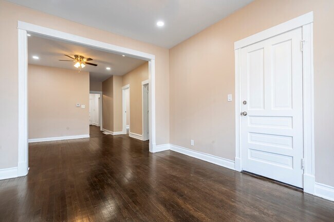 Building Photo - 1540 N Keeler Ave