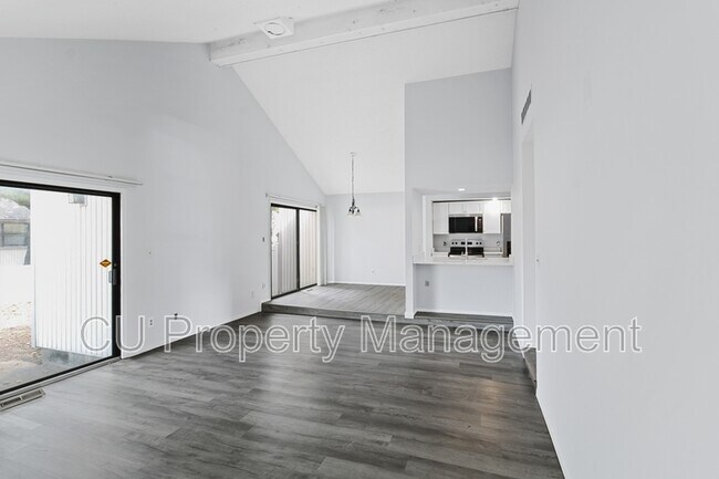 Building Photo - 2302A Melrose Dr