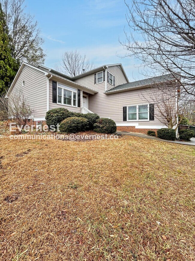 Primary Photo - 3501 Shaker Dr