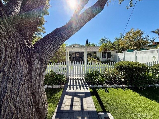 Primary Photo - 22346 Burbank Blvd