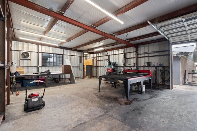 Building Photo - 115 Gyna Dr