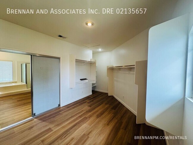 Building Photo - 835 Calle Lagasca