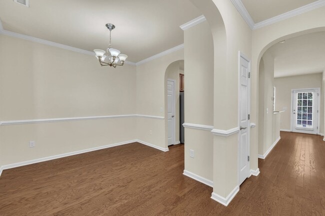 Building Photo - 3 Bedroom Townhome with 2 Car Garage in He...