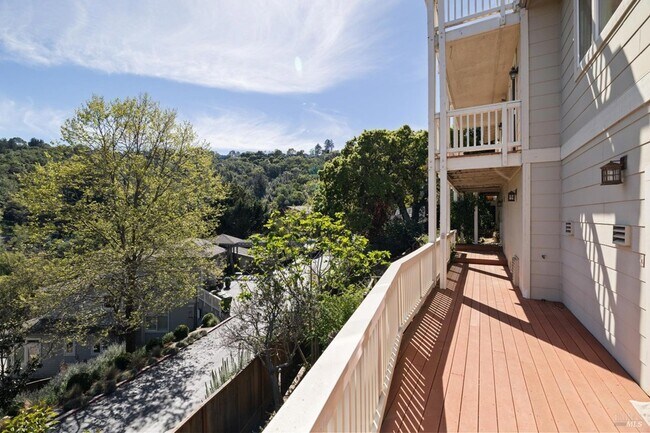 Building Photo - 43 Baywood Terrace