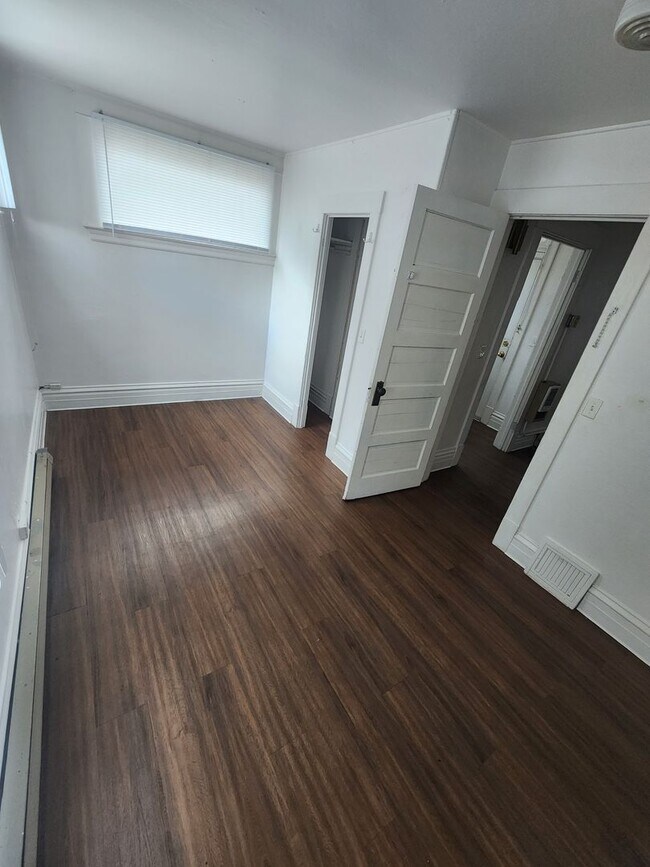 Building Photo - 455 NE Campus St