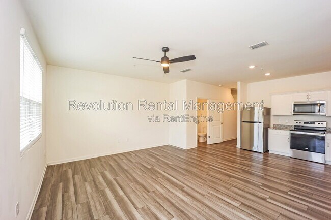 Building Photo - 544 Magnolia Cir