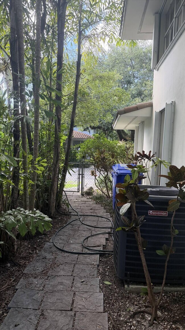 Building Photo - 3611 SW 37th Ave