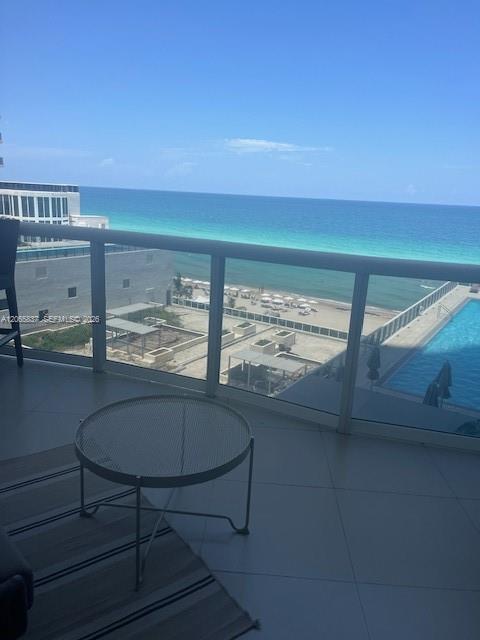 Building Photo - 15901 Collins Ave