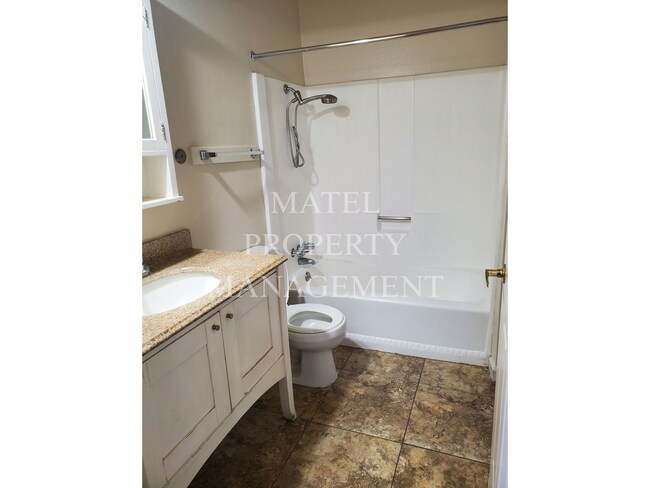 Building Photo - FLO1313