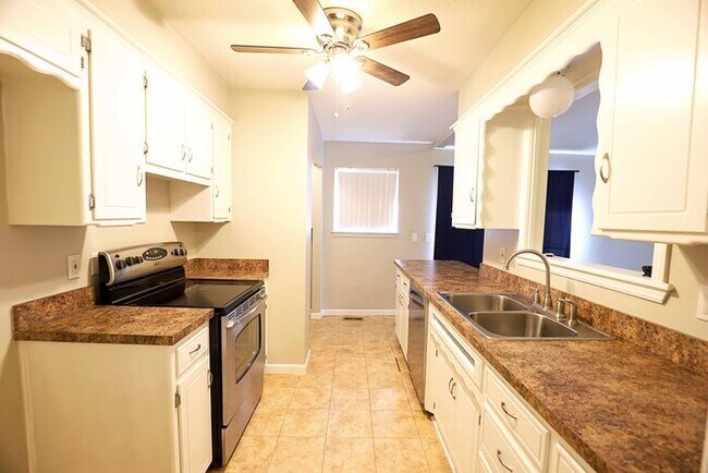 Building Photo - Warr Acres