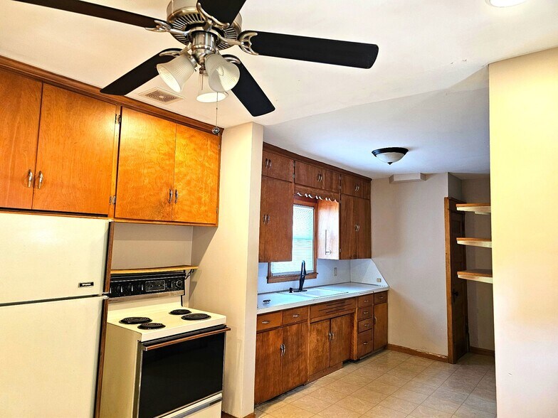 Building Photo - 1388 7th St E