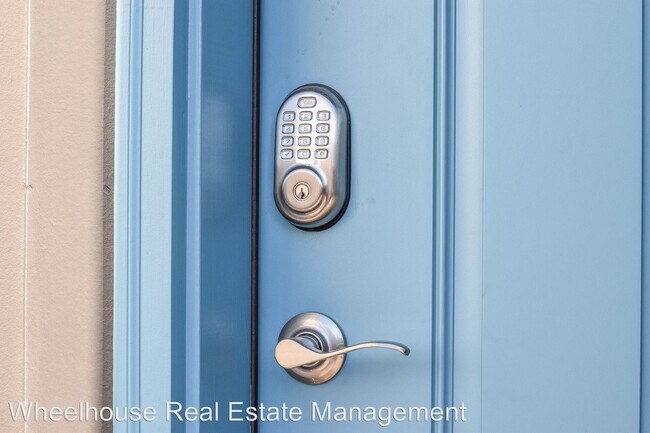 Building Photo - 606 SW B St