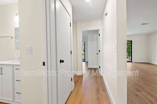 Building Photo - 8483 Yadkin Cir