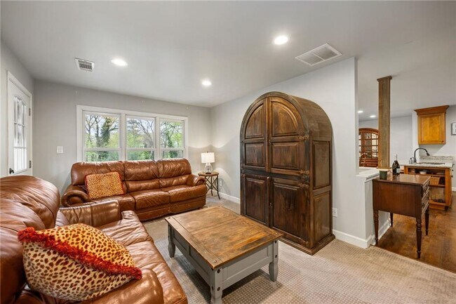 Building Photo - 2341 Elmwood Cir SE