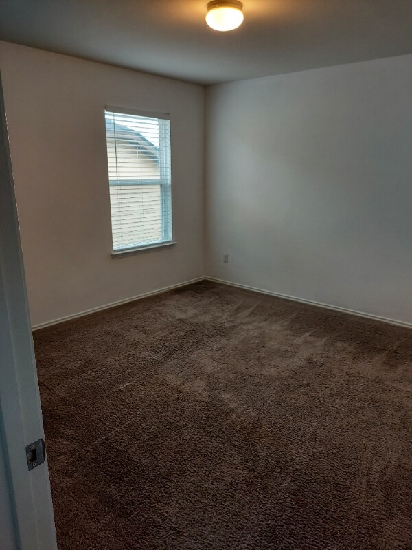 Building Photo - 112 W Vega Ln