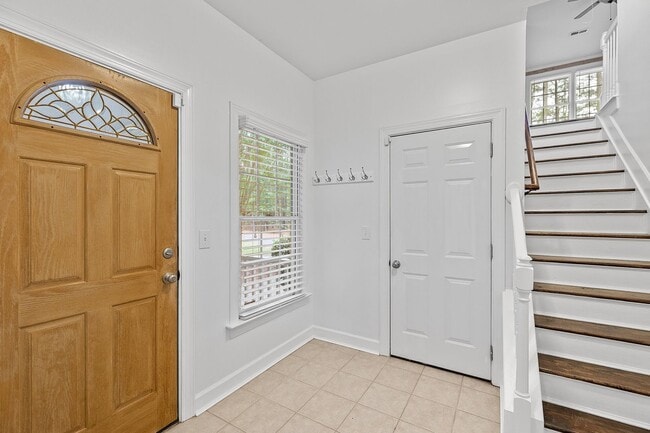Building Photo - *Charming Farmhouse Style Retreat in Youngsville*