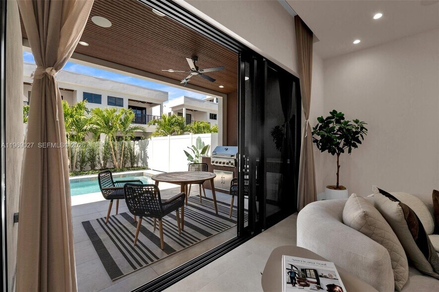 Building Photo - 920 NE 17th Ave