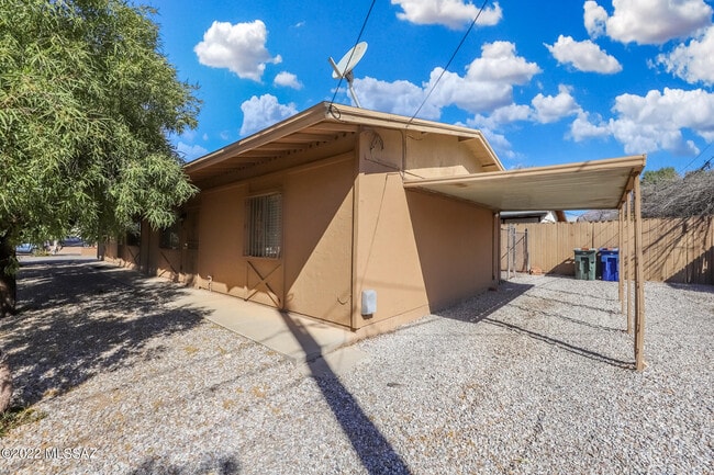 Building Photo - 3004 N Sparkman Blvd