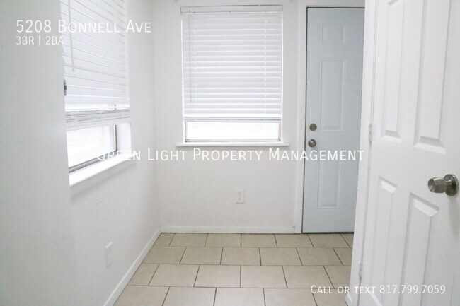 Building Photo - 5208 Bonnell Ave