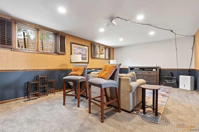 Building Photo - Price reduction on this beautiful family home with the best views in the city!  $3950/mo!!