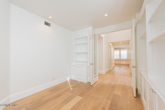 Building Photo - 2230 Memory Ln