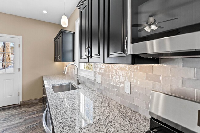 Building Photo - 6 Latchkey Ln