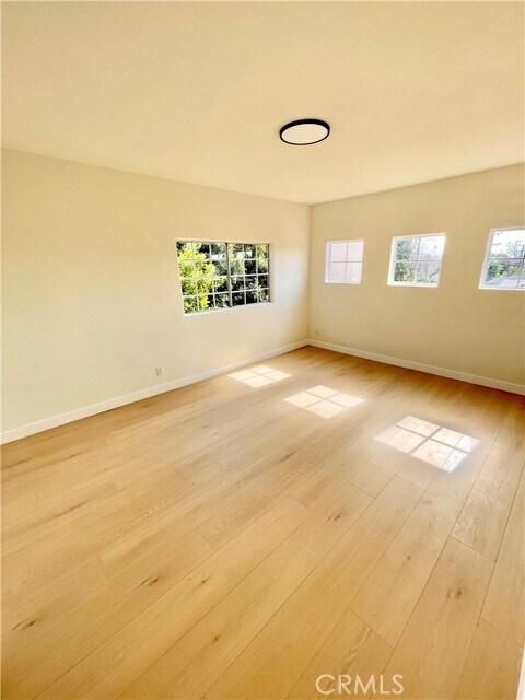 Building Photo - 5320 N Muscatel Ave