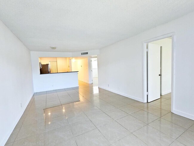 Building Photo - 8051 S Colony Cir