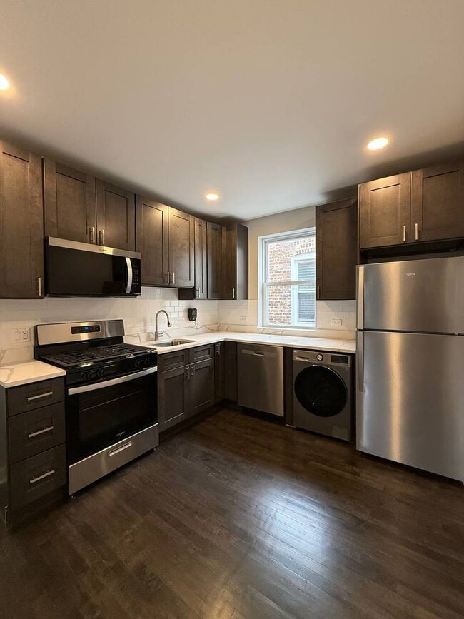 Building Photo - 3247 W Thomas St