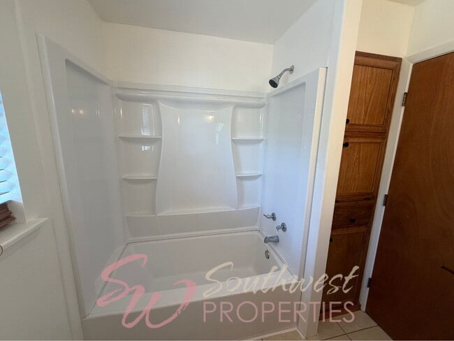 Building Photo - Spacious 3-Bedroom Home in an Established Neighborhood