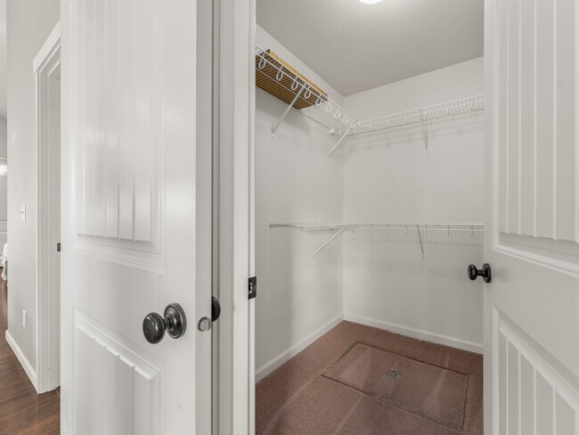 Building Photo - 447 N Wilson St
