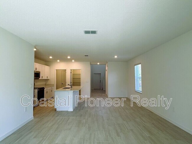 Building Photo - 17614 Pleasantview Blvd