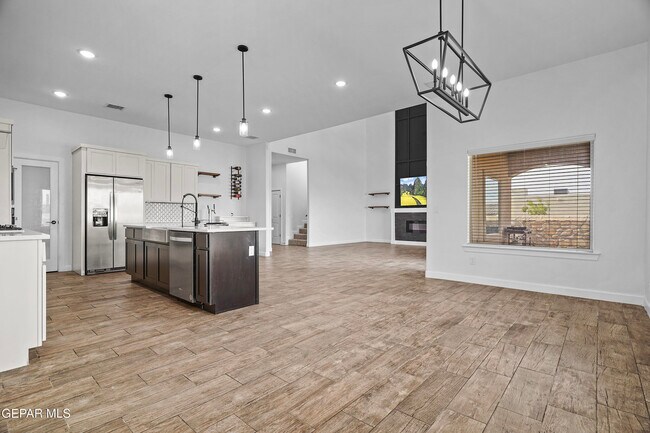 Building Photo - 979 Airship Pl