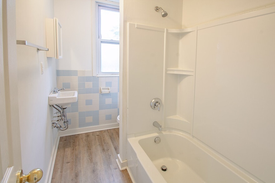 Building Photo - 328 Franklin Ave