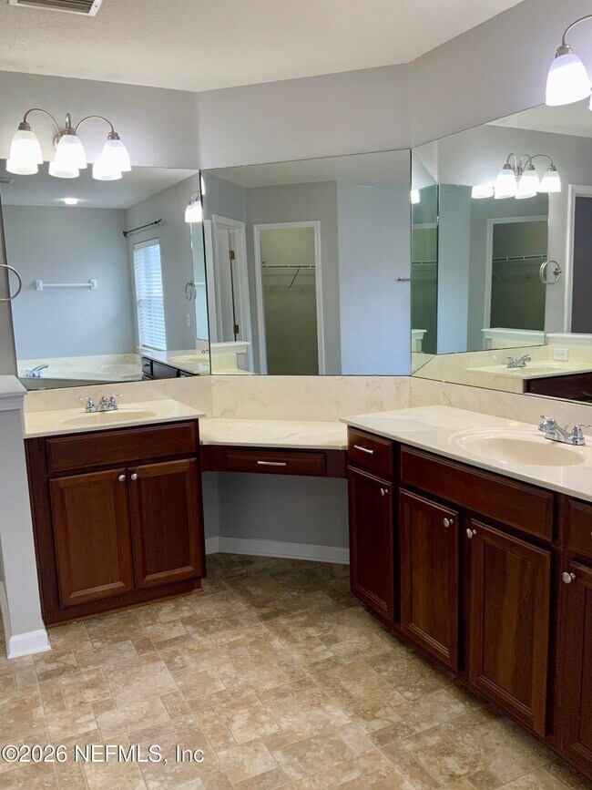 Building Photo - 121 Mahogany Bay Dr