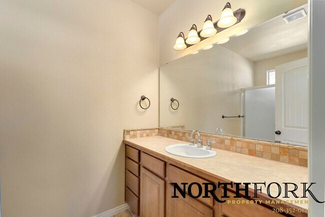 Building Photo - Low Maintenance Craftsman Home in Nampa