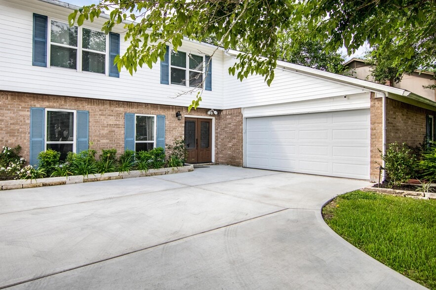 Building Photo - 255 E Castle Harbour Dr