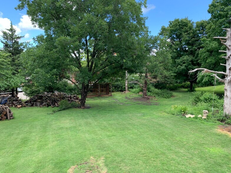 Building Photo - 2212 Cedar Acres Dr