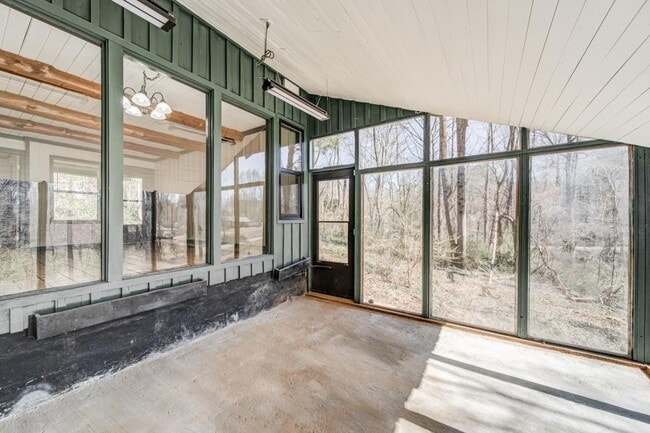 Building Photo - 42 Arminda St