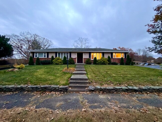 Primary Photo - 45 Kinglet Dr