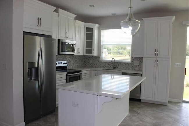 Building Photo - 3/2.5 Townhouse in Orlando