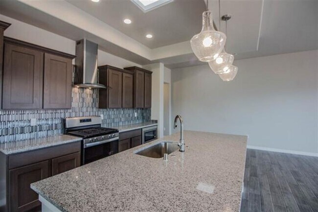 Building Photo - Spectacular 3 bed 2 bath home